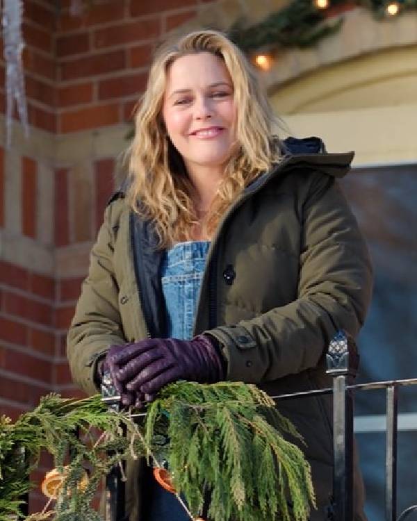 A Merry Little Ex-Mas Alicia Silverstone Grey Coat