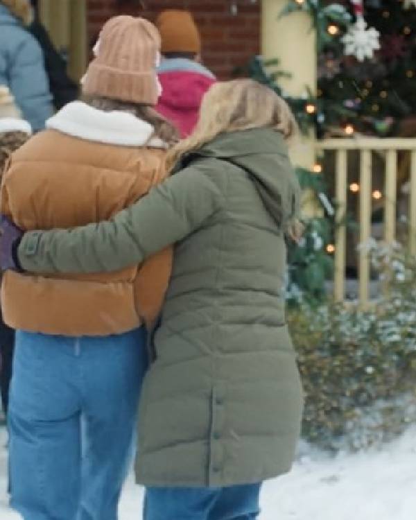 A Merry Little Ex-Mas Alicia Silverstone Grey Coat