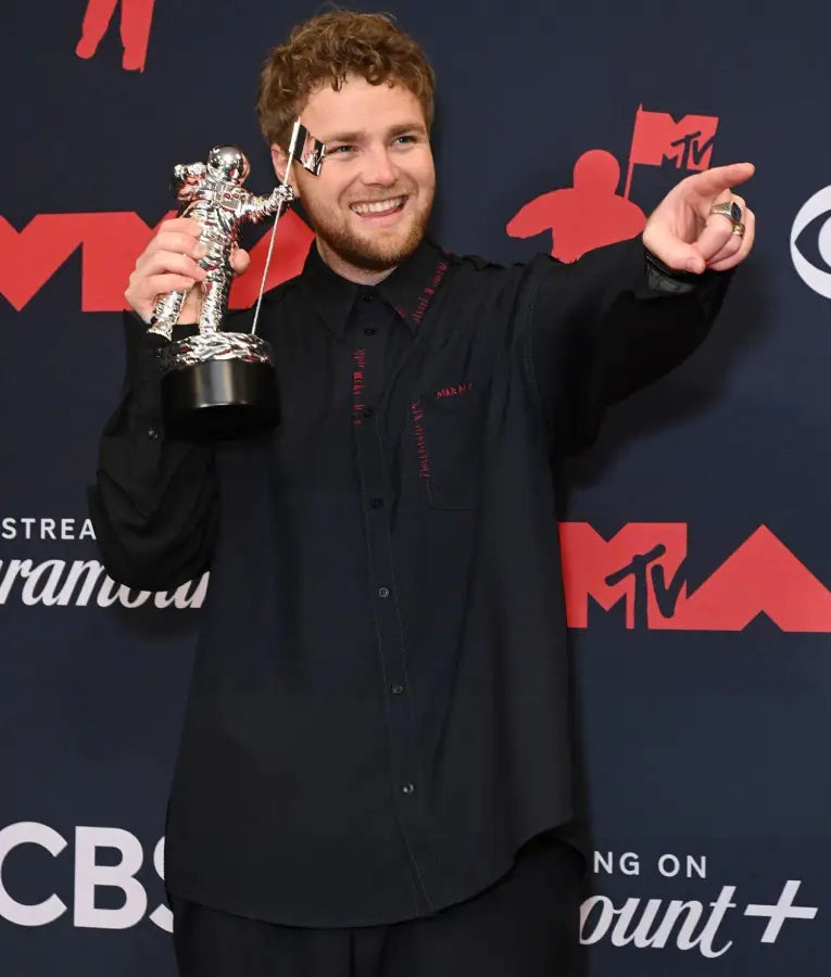 Alex Warren 2025 MTV Video Music Awards Black Shirt
