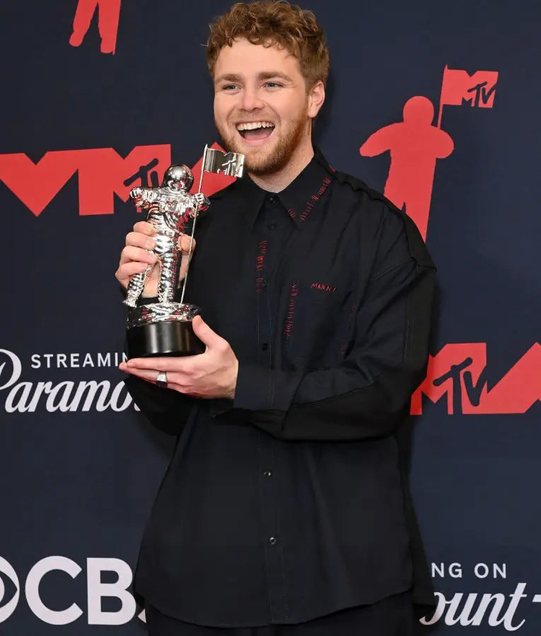 Alex Warren 2025 MTV Video Music Awards Black Shirt