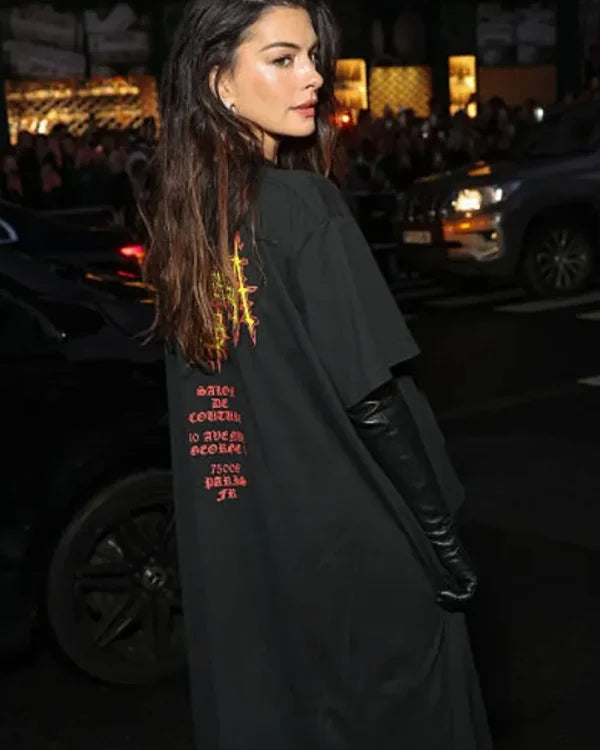 Anne Hathaway Paris Fashion Week 2025 Black T-Shirt