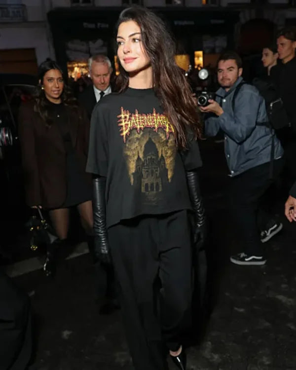 Anne Hathaway Paris Fashion Week 2025 Black T-Shirt