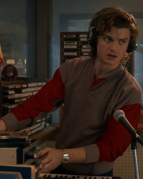 Stranger Things S05 Joe Keery Henley Sweater